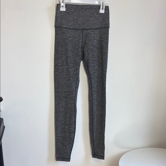 lululemon 🍋 Women's Gray High-Waisted Leggings full lenght size 4 - Picture 4 of 7
